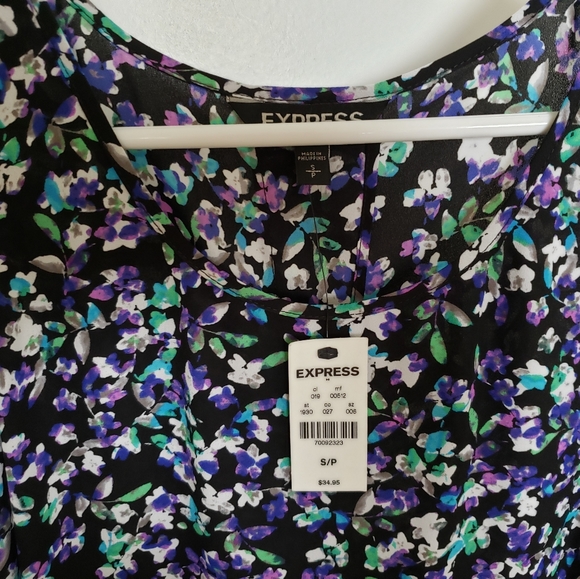 NWT Express Split-Back Ditsy Floral Tank - Picture 8 of 10